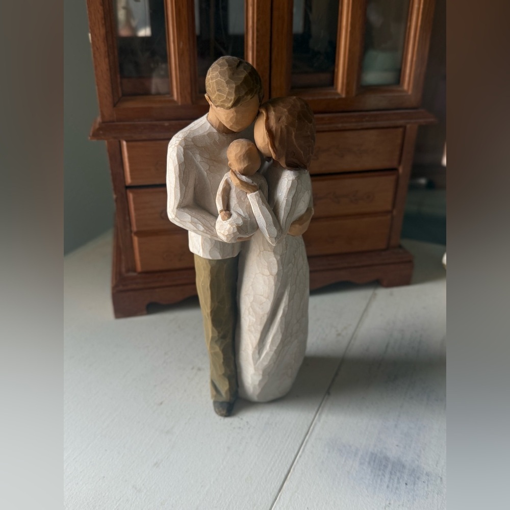 Willow Tree Our Gift Figurine – New Parents with Baby